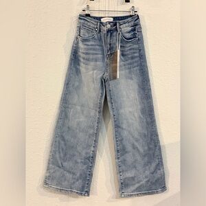 Stylish Light Blue Women's Cropped Jeans